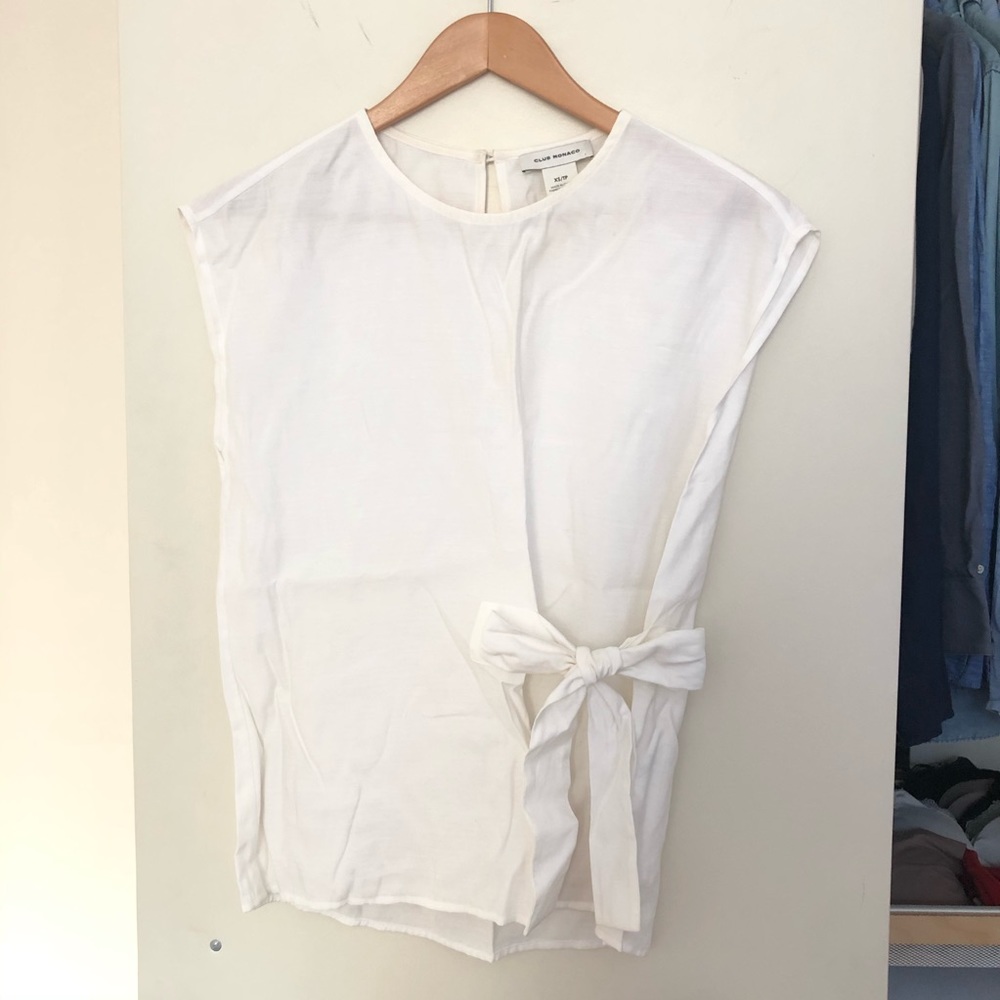 Club Monaco Knot Front Top *New